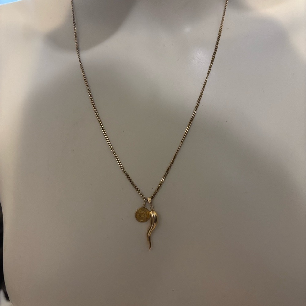 Elegant 14K Gold Pendant Necklace